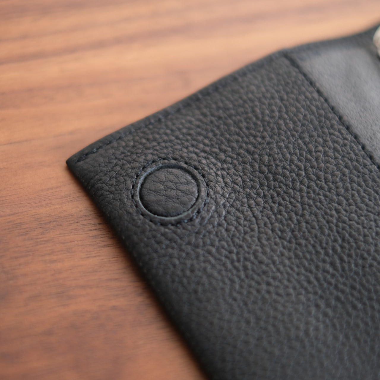 【ペブルヌメ】ペンを持ち歩くシステム手帳　M6サイズ　13mmリング　