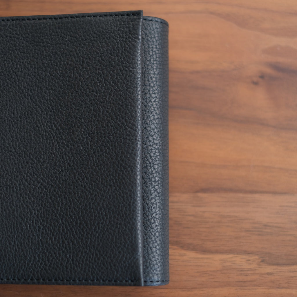 【ペブルヌメ】ペンを持ち歩くシステム手帳　M6サイズ　13mmリング　