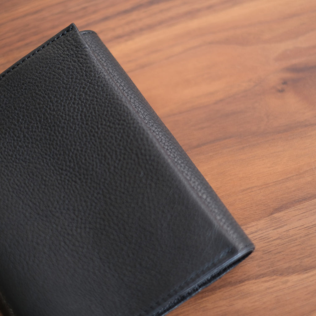 【ペブルヌメ】ペンを持ち歩くシステム手帳　M6サイズ　13mmリング　