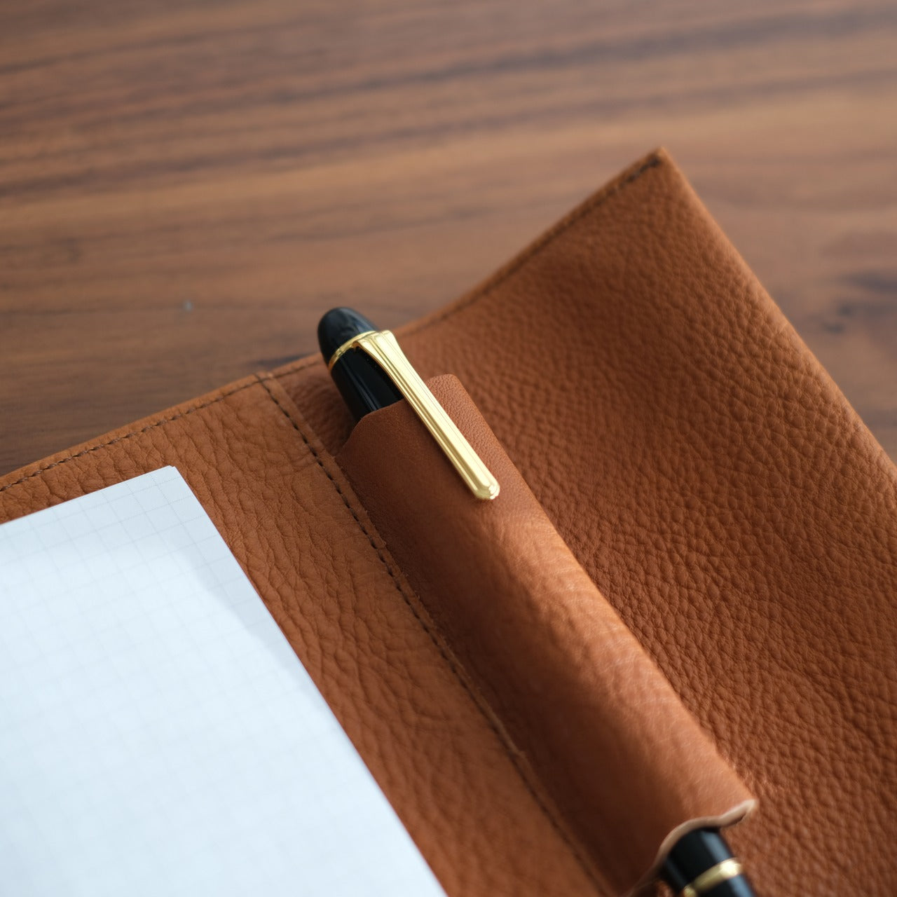 【ペブルヌメ】ペンを持ち歩くシステム手帳　M6サイズ　13mmリング　