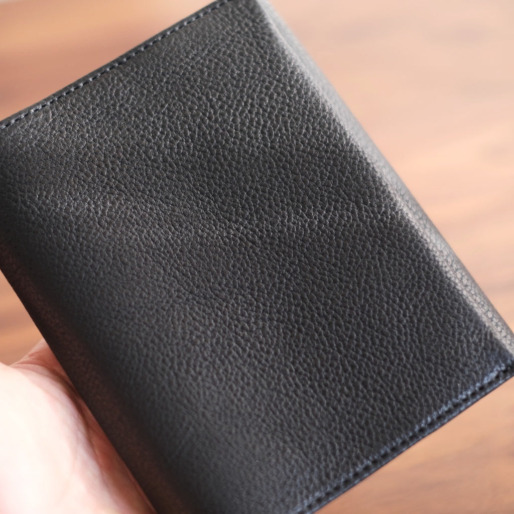 【ペブルヌメ】ペンを持ち歩くシステム手帳　M6サイズ　13mmリング　