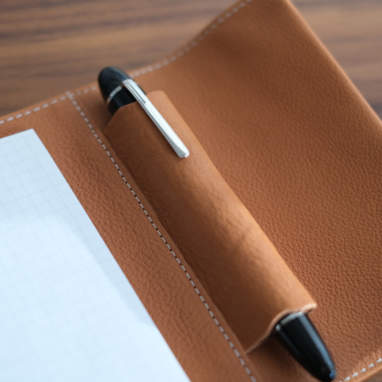 【ペブルヌメ】ペンを持ち歩くシステム手帳　M6サイズ　13mmリング　