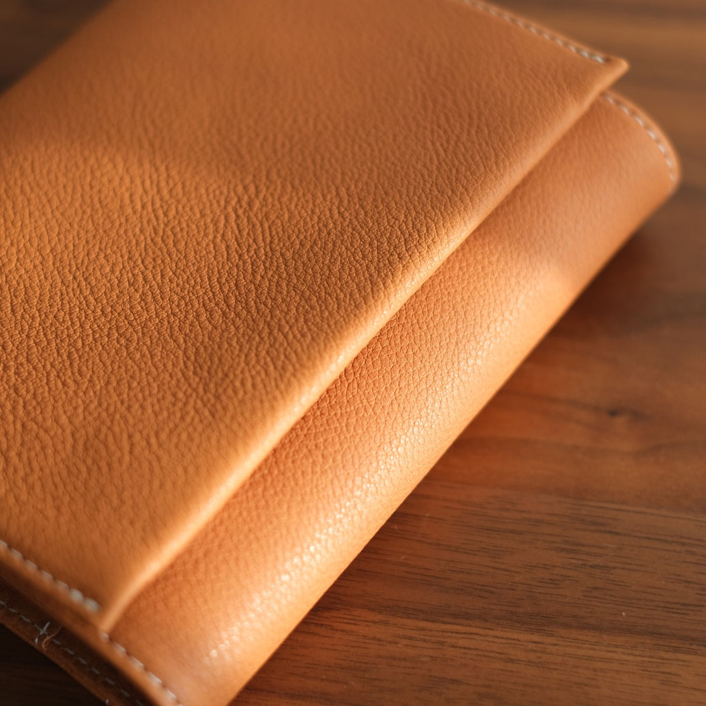 【ペブルヌメ】ペンを持ち歩くシステム手帳　M6サイズ　13mmリング　