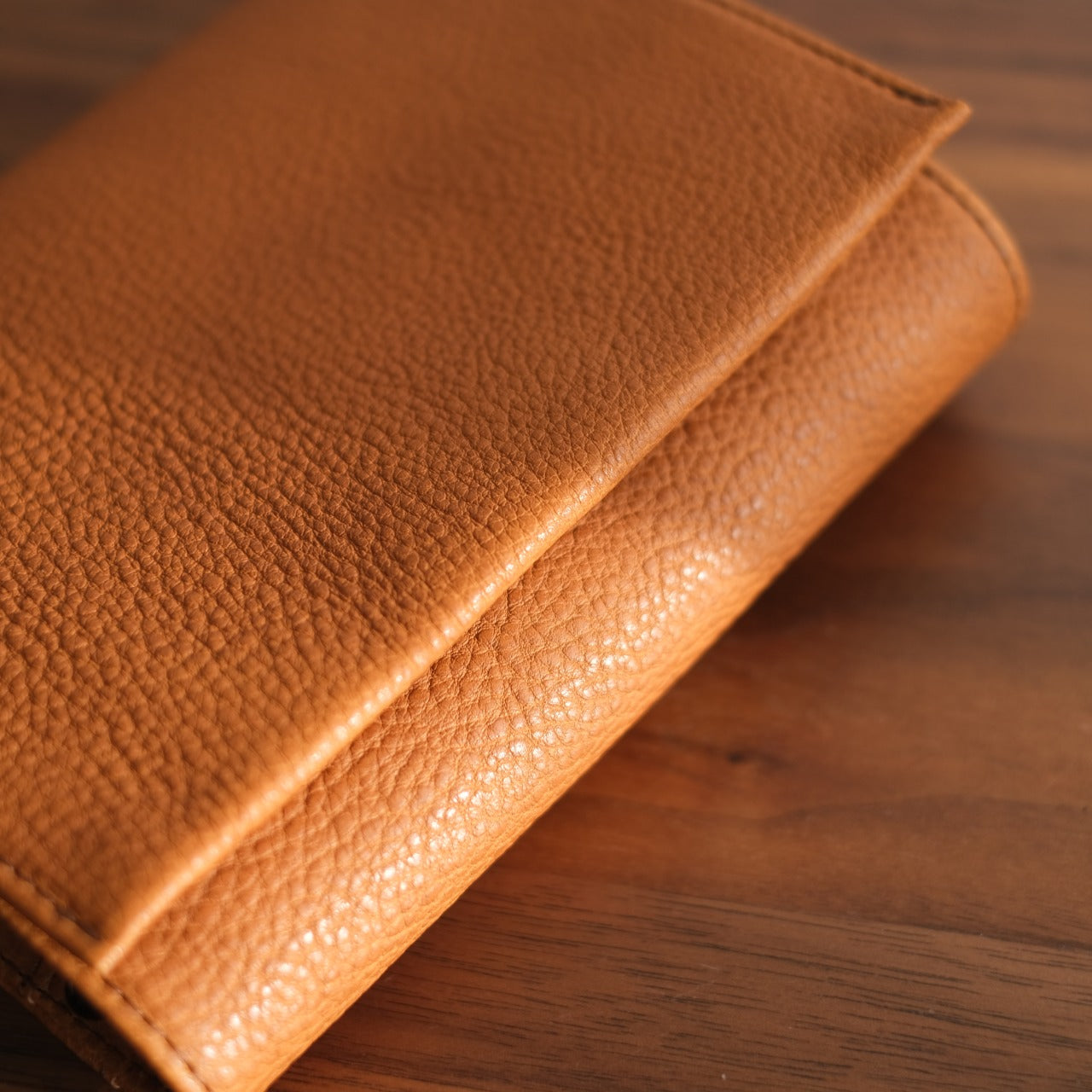 【ペブルヌメ】ペンを持ち歩くシステム手帳　M6サイズ　13mmリング　