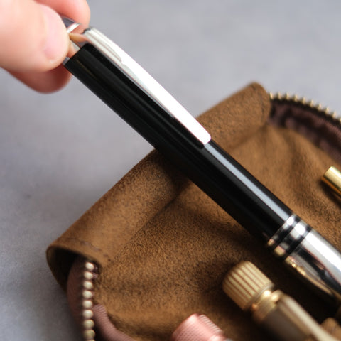 【3月中旬から下旬再販予定】【ペブルヌメ】4本差しジップペンケース