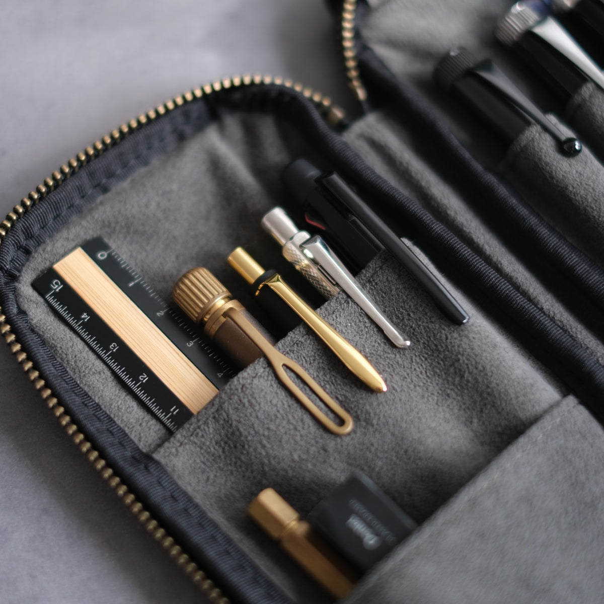 4-Slot Zipper Pen Case [Tochigi Leather]