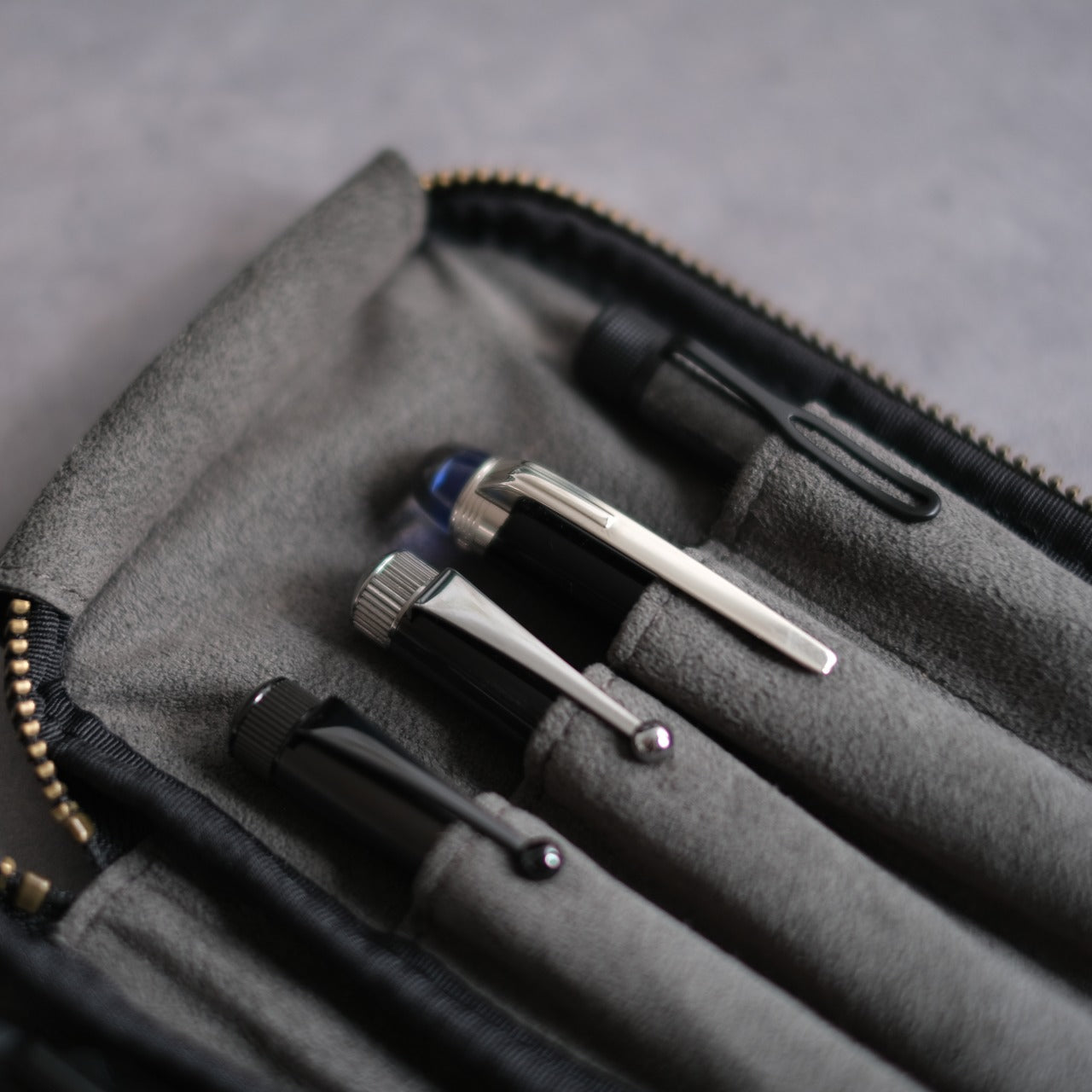 4本差しジップペンケース　【栃木レザー】