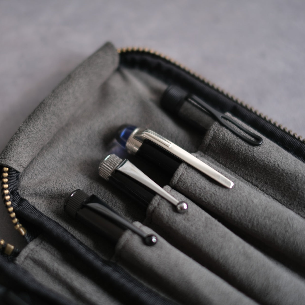 4-Slot Zipper Pen Case [Tochigi Leather]