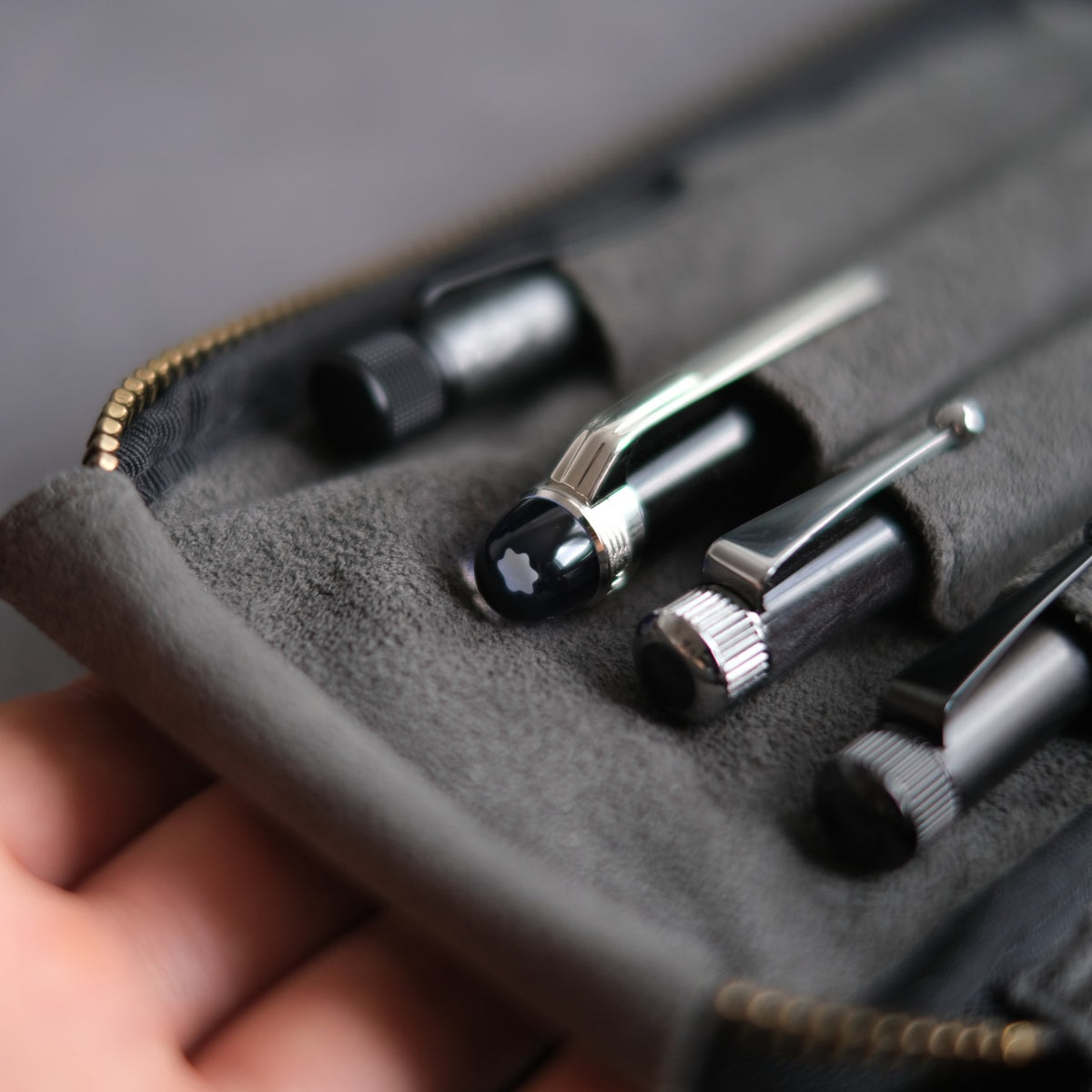 4-Slot Zipper Pen Case [Tochigi Leather]