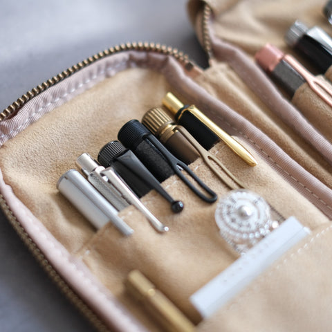 【3月中旬から下旬再販予定】【ペブルヌメ】4本差しジップペンケース