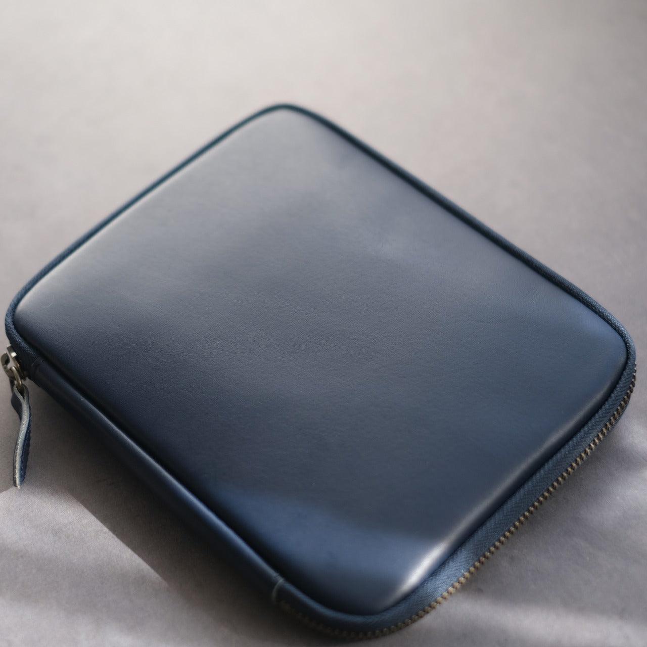 “Every time you open it, your heart flutters” Stationery pouch [Tochigi Leather]