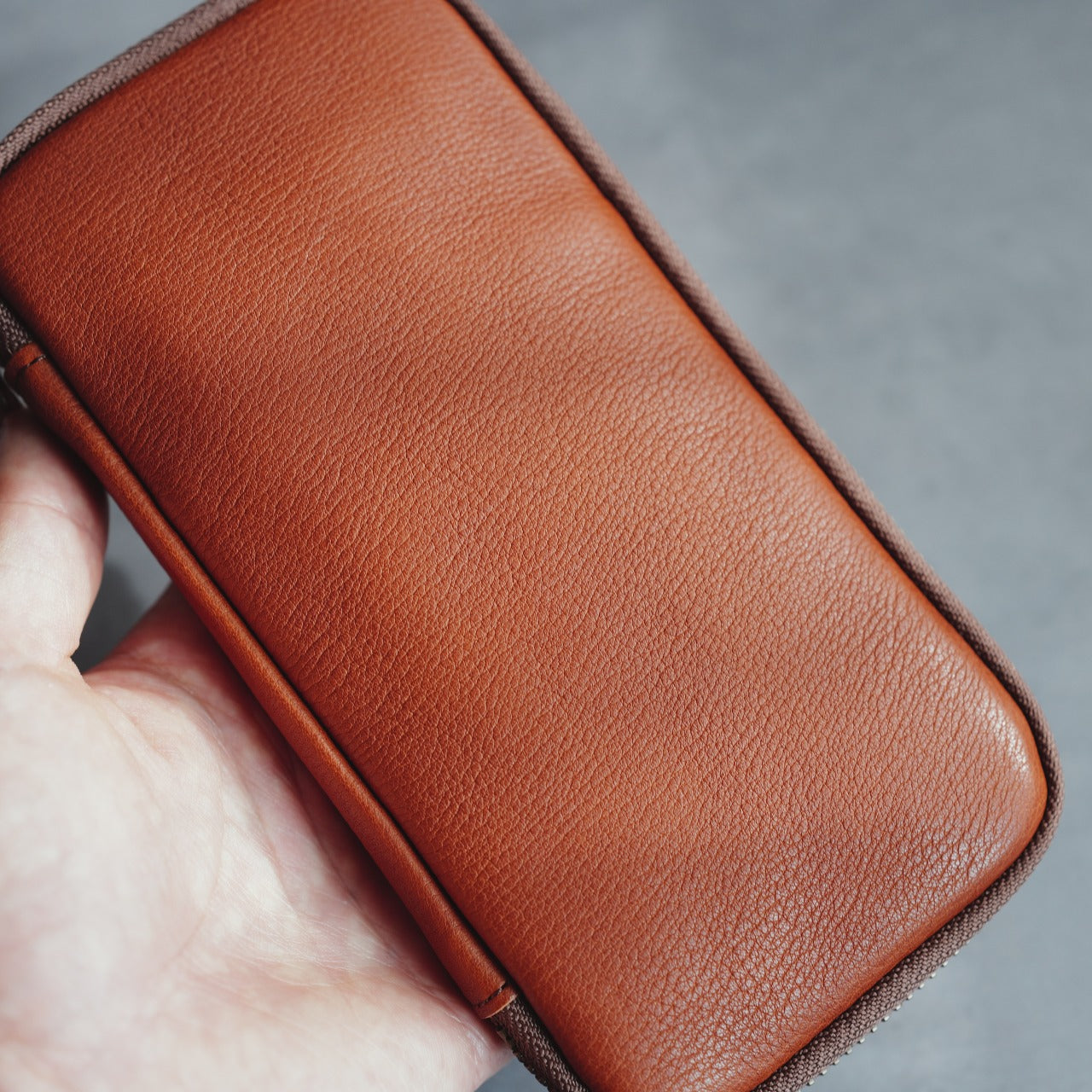 【ペブルヌメ】文具にこだわる人のジップペンケース