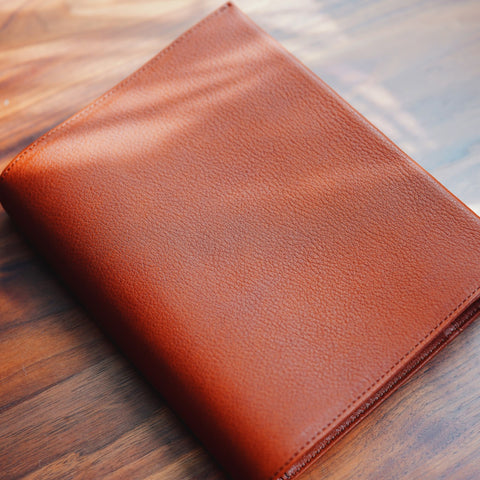 【ペブルヌメ】ペンを持ち歩くシステム手帳　A5サイズ　16mmリング　