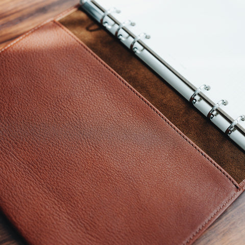 【ペブルヌメ】ペンを持ち歩くシステム手帳　A5サイズ　16mmリング　