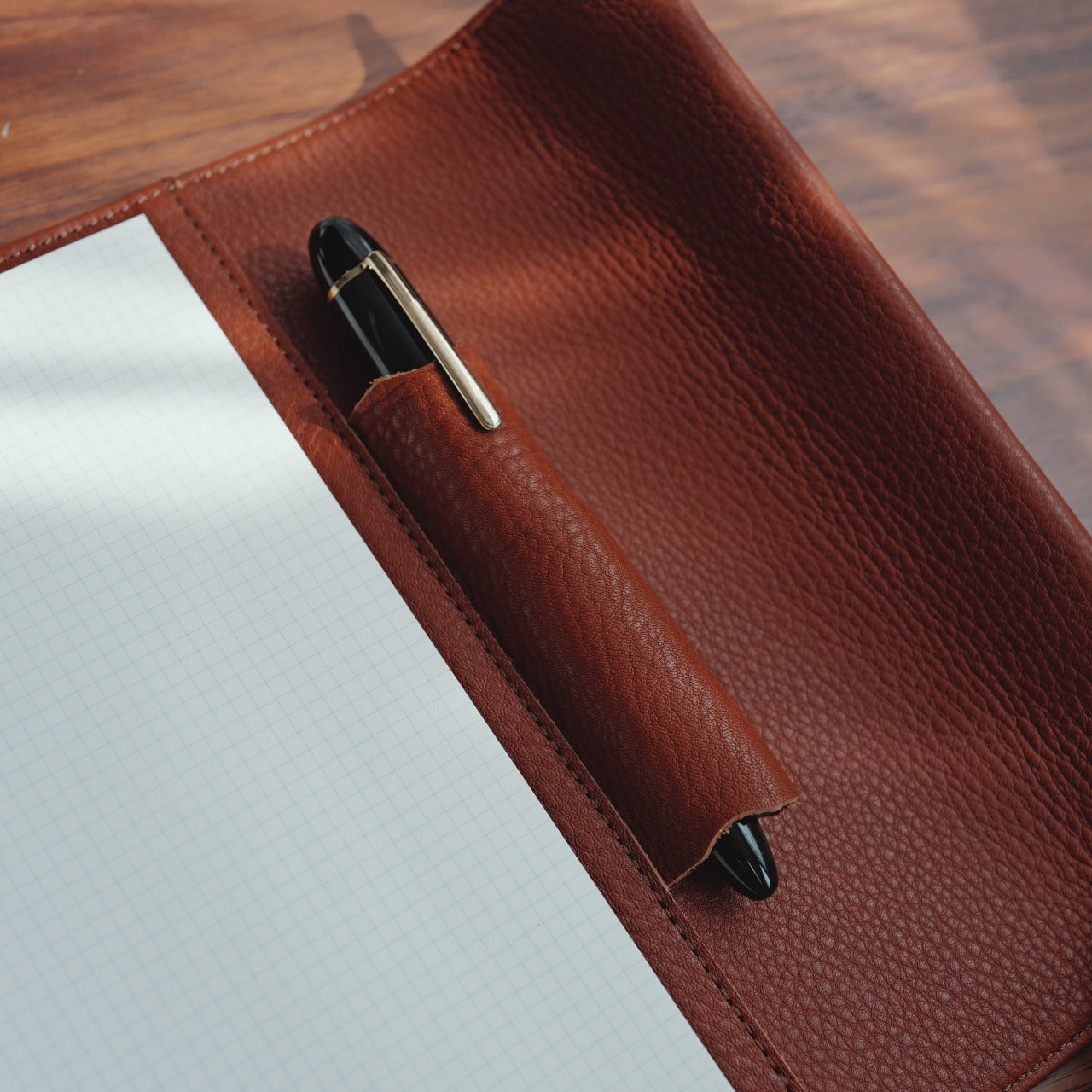 【ペブルヌメ】ペンを持ち歩くシステム手帳　A5サイズ　16mmリング　