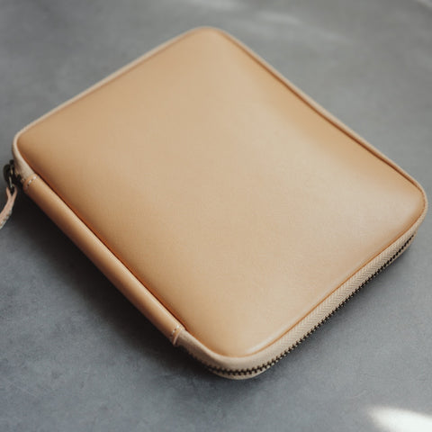 “Every time you open it, your heart flutters” Stationery pouch [Tochigi Leather]