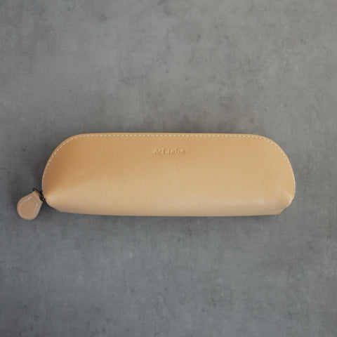 Basic pencil case with large capacity and opens easily [Tochigi leather]