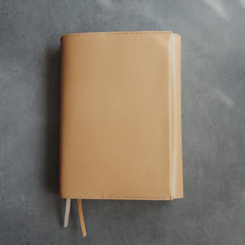 Notebook cover for carrying a pen, A5 size [Tochigi leather] 