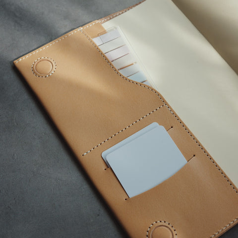 Notebook cover for carrying a pen, A5 size [Tochigi leather] 
